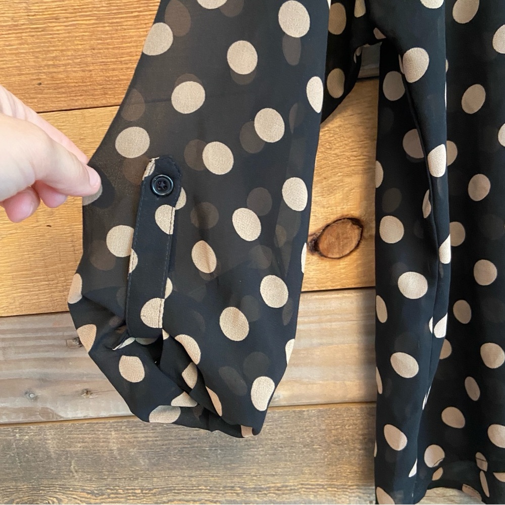 💝3/$20 Forever 21 Polka Dot Button-Down Shirt - Picture 5 of 12